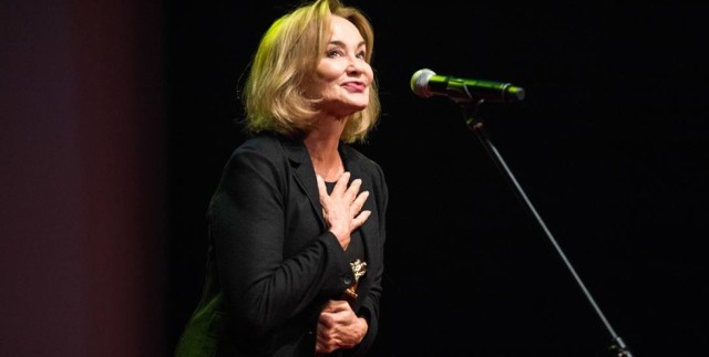 Jessica Lange, wybitna amerykańska aktorka, laureatka dwóch Oscarów i pięciu Złotych Globów, podczas gali odebrała Nagrodę Camerimage im. Krzysztofa Kieślowskiego.