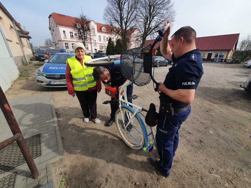 Policjanci znakowali rowery w Drawsku. Zobacz zdjęcia!