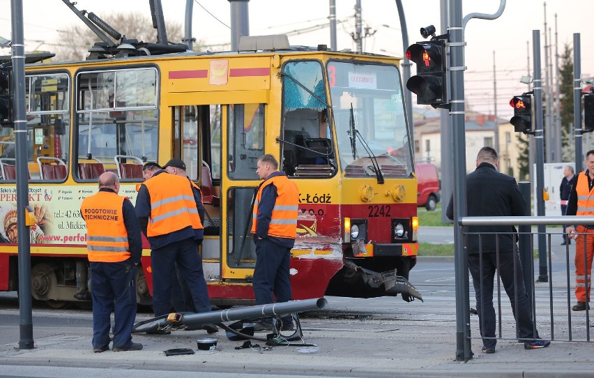 Wypadek na Łagiewnickiej w Łodzi : autobus zderzył się z...