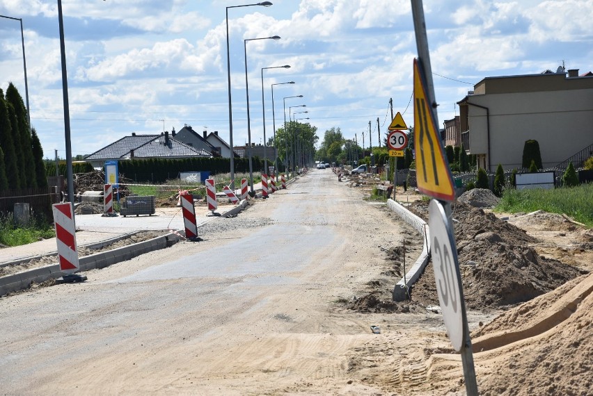 Trwa wyczekiwana przez mieszkańców modernizacja drogi. Uwaga na utrudnienia!