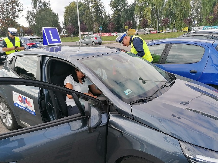 WRZEŚNIA: Wrzesińscy policjanci z Wydziału Ruchu Drogowego wzięli pod lupę samochody Ośrodków Szkolenia Kierowców