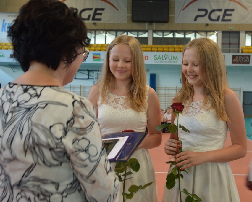 Zakończenie roku szkolnego trzecich klas gimnazjalnych w szkole Podstawowej nr 1 w Bełchatowie