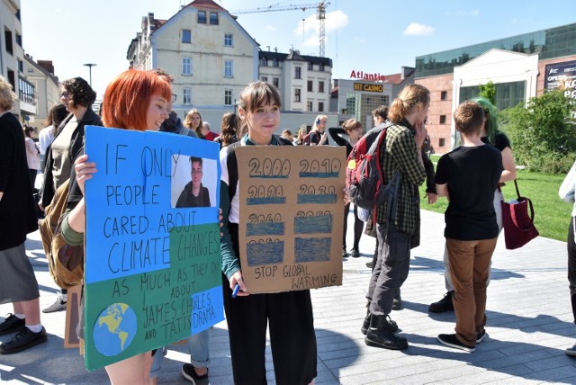 Młodzieżowy Strajk Klimatyczny w Opolu odbył się na placu Wolności