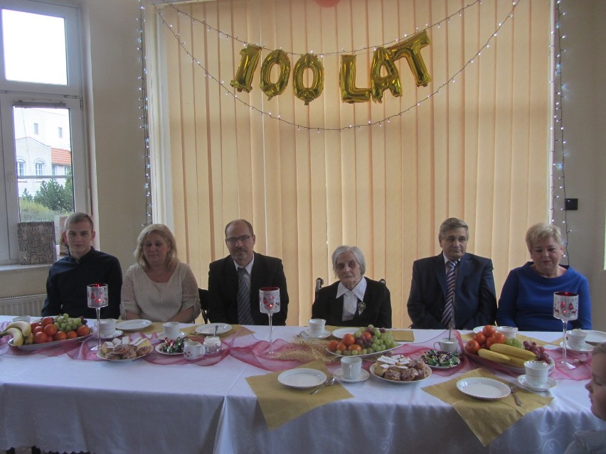 Gniezno: urodziny w Domu Pomocy Społecznej. Pani Cecylia kończy 100 lat