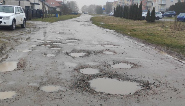 Nie da się ukryć, że ostatni fragment ul. Kwiatkowskiego w Malborku wymaga pilnej interwencji.