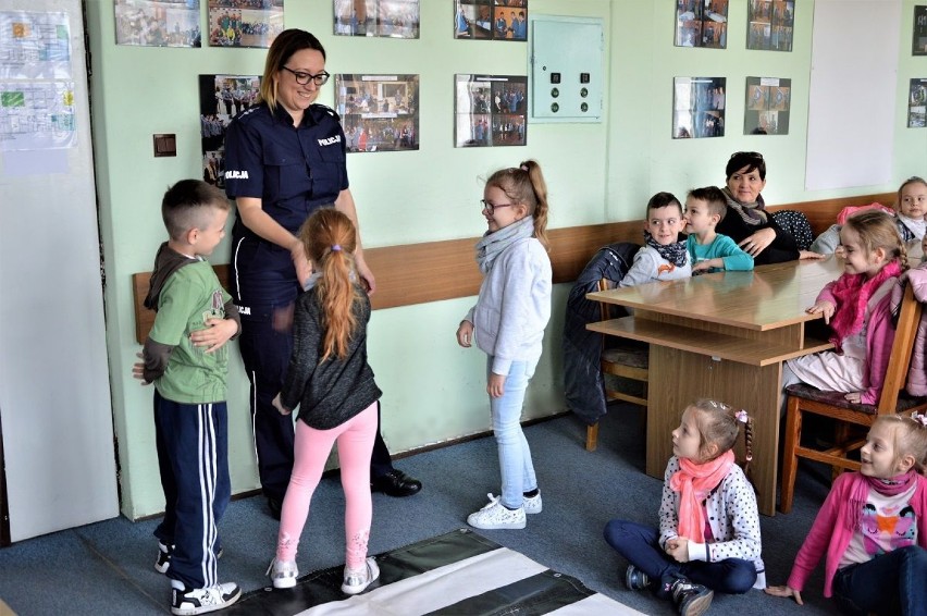 Tczew: wizyta przedszkolaków w tczewskim komisariacie