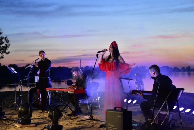 Koncert zespołu Starless na plaży Dużego Jeziora w Cukrowni Żnin.