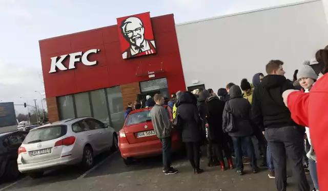 Otwarcie KFC w Pucku i wielka kolejka w Arkadia Park