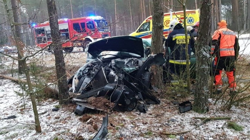 Wypadek na trasie Goworowo-Długosiodło. Ranna została 35-letnia kobieta. 19.01.2022. Zdjęcia