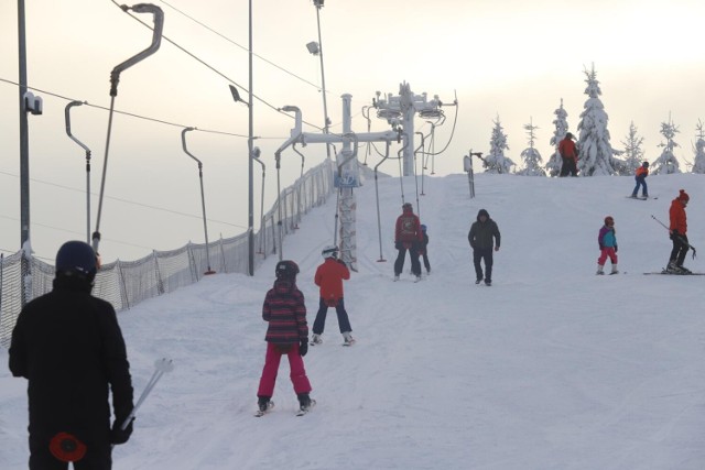 Miłośnicy nart i snowboardu mogą weekend w górach spokojnie sobie odpuścić. Zimowe atrakcje znajdziemy nie tylko w Zakopanem, ale także w Bytomiu w prawie samym centrum Śląska.