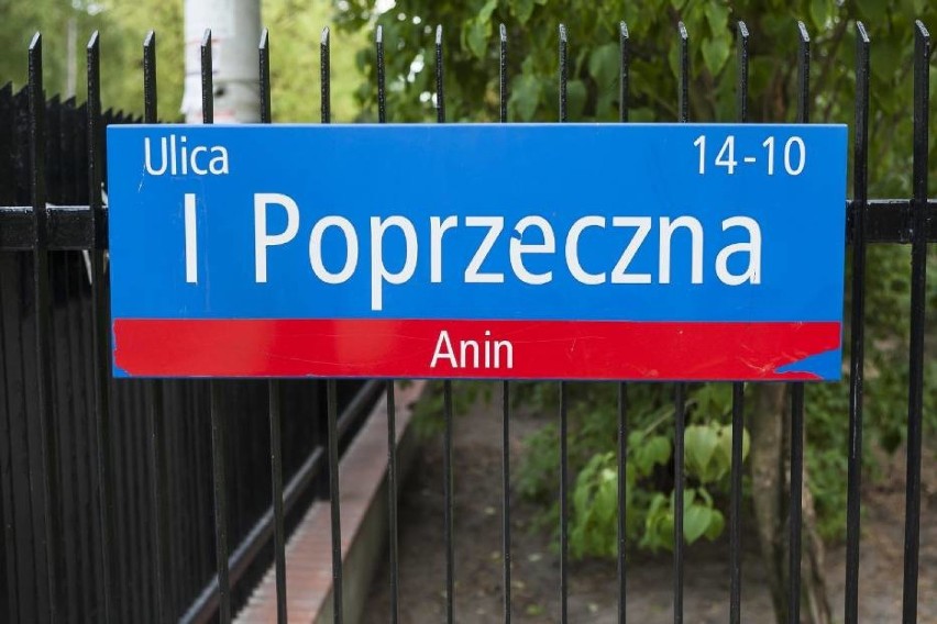 Podwójne nazwy ulic w Warszawie. "Sprytny" taksówkarz może...