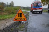 Wypadek w Świdwiu na drodze wojewódzkiej nr 241. Volvo dachowało na prostej drodze