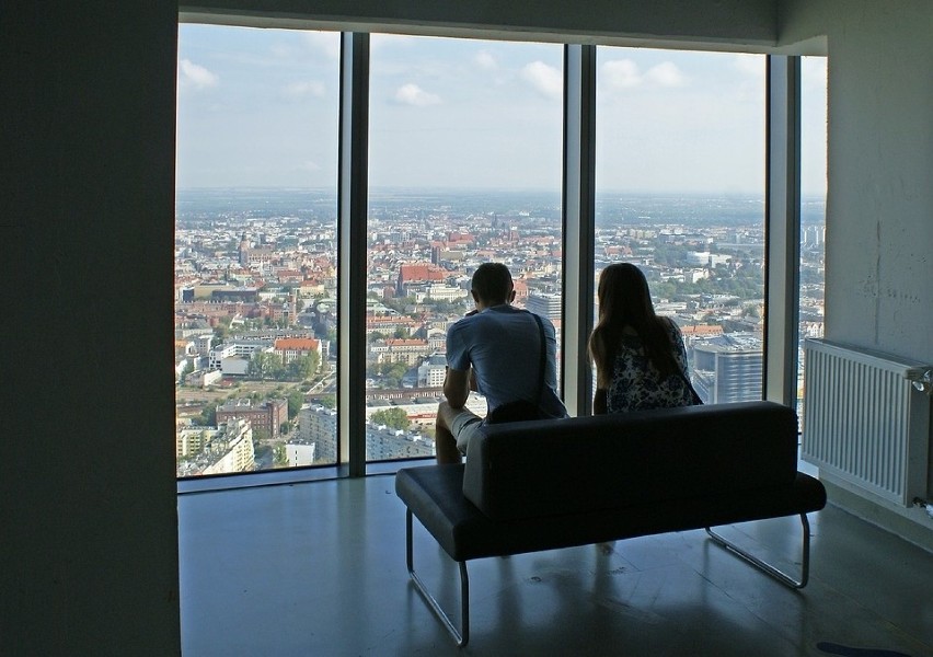 Sky Tower to najwyższy budynek we Wrocławiu, który powstał w...