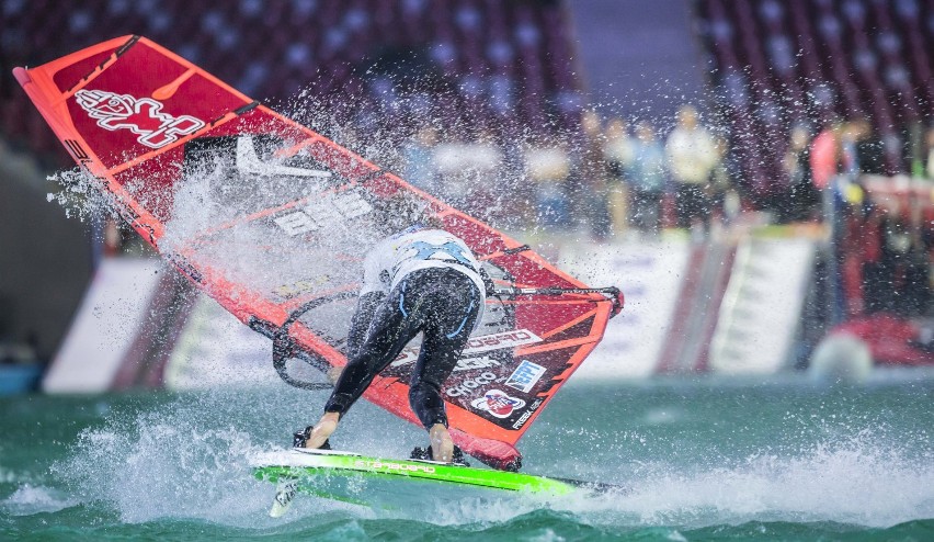 Windsurfing na Narodowym. Zobacz wodne atrakcje! [ZDJĘCIA]