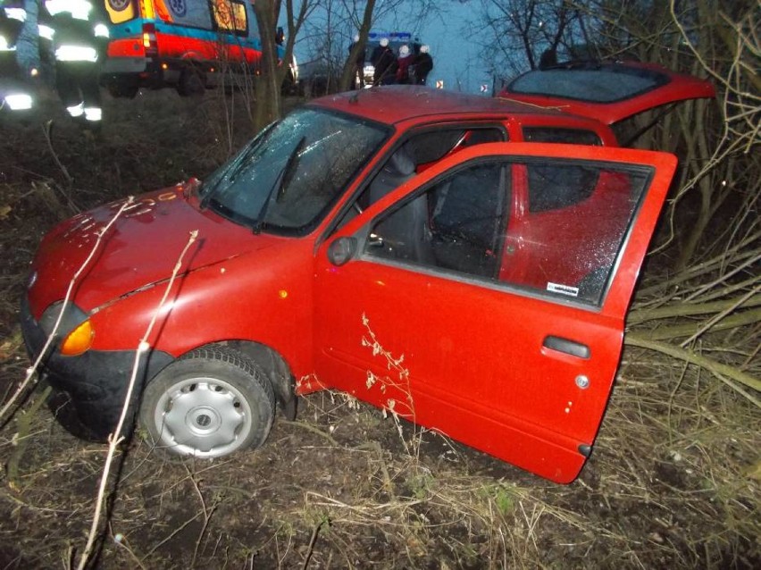 Wypadek w Mostkach w gminie Sompolno. Samochód osobowy marki...