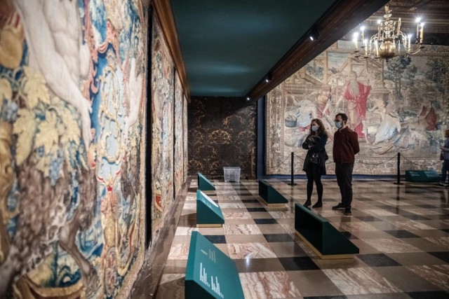 „Wszystkie arrasy króla. Powroty 2021–1961–1921” to pierwsza tak wielka w historii jagiellońskiej rezydencji wystawa arrasów Zygmunta Augusta