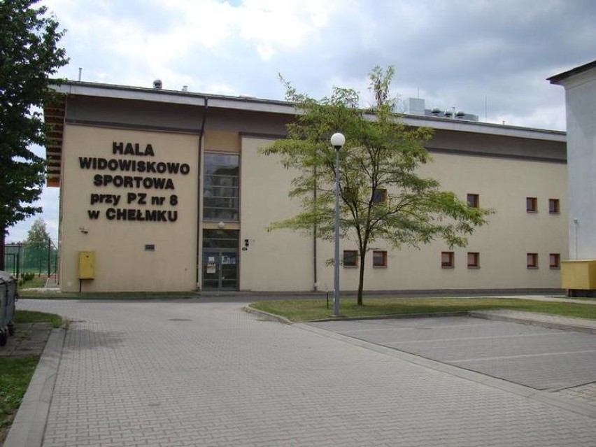 Budynek dawnego Powiatowego Zespołu Szkół nr 8 w Chełmku przejęła gmina. Burmistrz ma kilka pomysłów, jak go wykorzystać [ZDJĘCIA