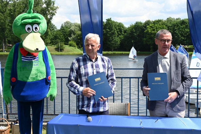 Wodociągi Kieleckie znów wspierają Uczniowski Klub Sportowy "Zalew Kielce". By dzieci uczyły się żeglować. Zobacz film i zdjęcia
