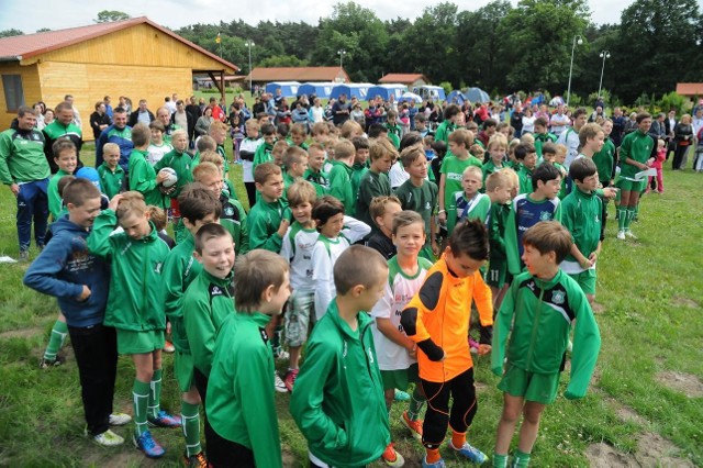 UKS "Szóstka" Śrem: klub piłkarski podsumował 30 czerwca sezon 2012 - 2013 w Serdecznej Osadzie w Mełpinie