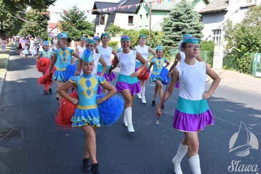 Lubimy korowody. Ten w Sławie co roku przyciąga uwagę...