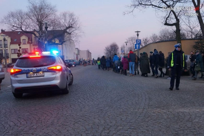 Betlejemskie Światło Pokoju trafiło do kłobuckich stróżów prawa [ZDJĘCIA]