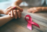 Gdy skłonność do raka piersi przekazywana jest dziedzicznie, z pomocą przychodzą  badania genetyczne dostępne w ramach NFZ