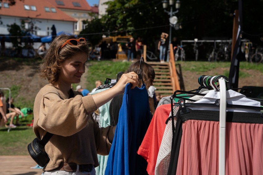 W rzeszowskiej FOSIE zorganizowany dziś został pchli targ (FOTO)