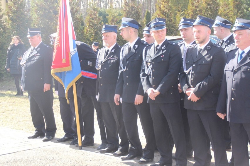 Druhowie z OSP Gomunice mają nowy samochód...