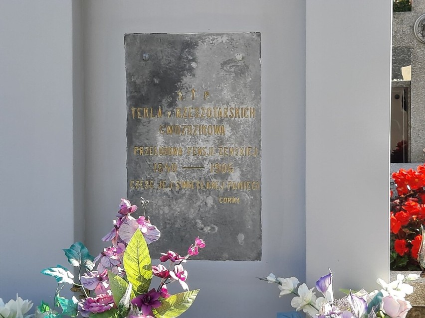 Stary Cmentarz w Radomsku. Najpiękniejsze i najcenniejsze zabytkowe nagrobki radomszczańskiej nekropolii. ZDJĘCIA
