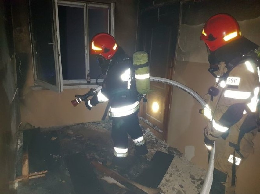 Podczasporannej akcji strażaków w bloku w Sandomierzu