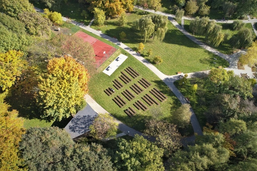 Kraków. Park Tysiąclecia w jesiennych kolorach. Zielony zakątek Mistrzejowic nabrał rumieńców [ZDJĘCIA]