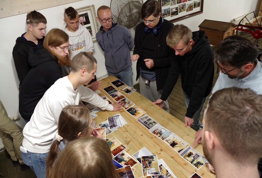 Uczniowie SOSW w Kaliszu uczestniczyli w warsztatach fotograficznych i produkcji kosmetyków. ZDJĘCIA
