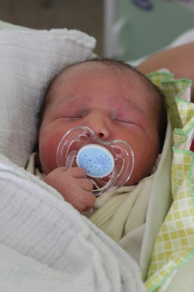 Szymon Biolik, syn Barbary i Piotra, urodził się 25 grudnia. Ważył 3500 gramów.