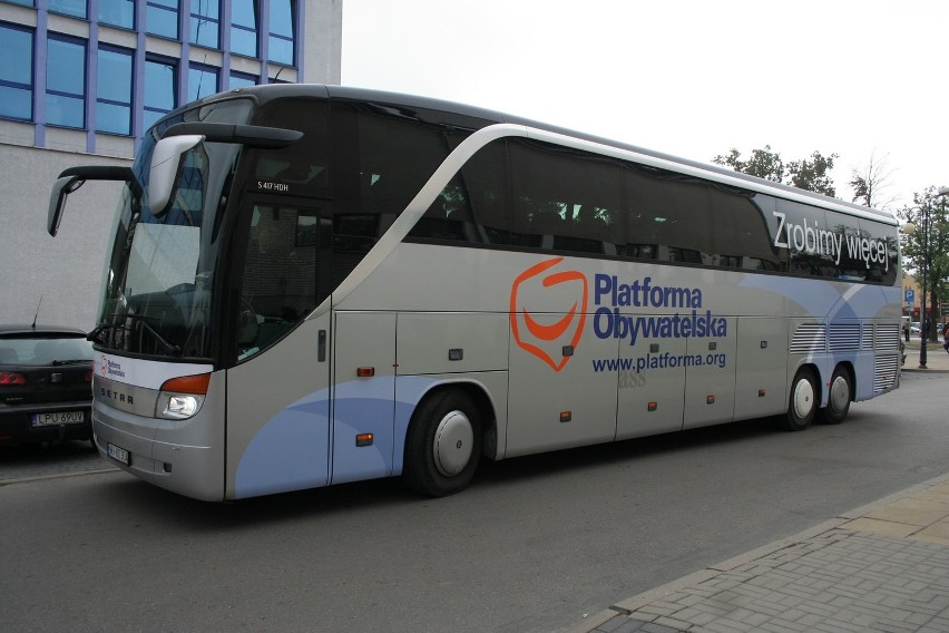 Wybory 2011: Autobusy Platformy i SLD w Puławach