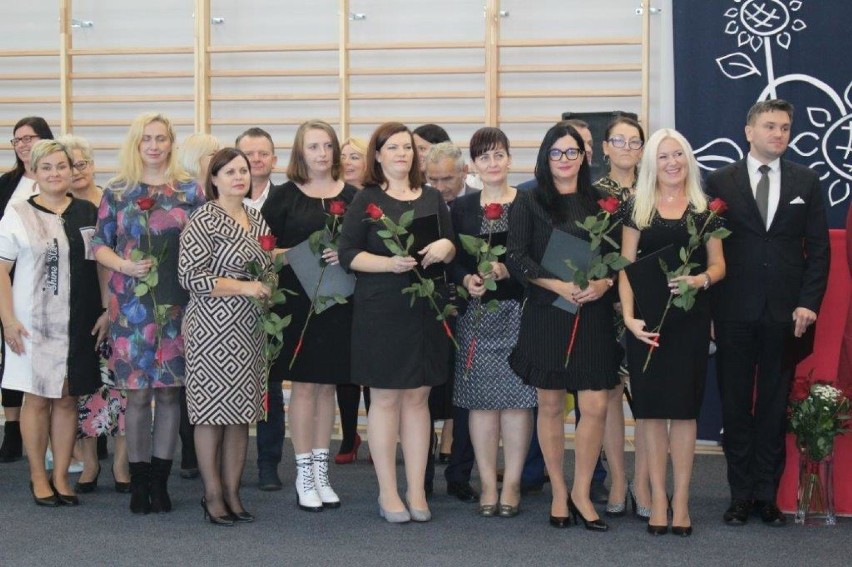 Władze gminy Chmielno uhonorowały nauczycieli i dyrektorów