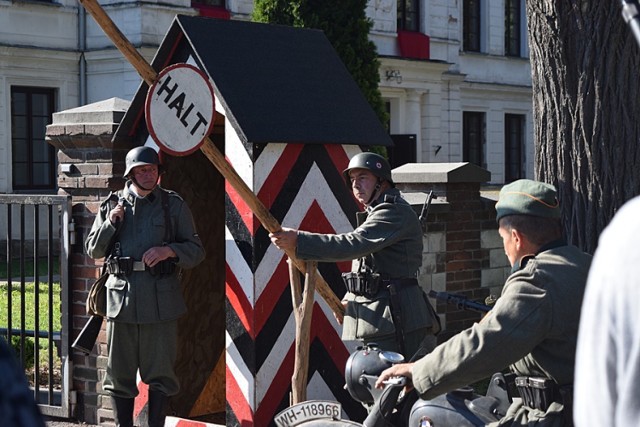 Ekipa filmowa w Puławach. Kręcą sceny do filmu wojennego