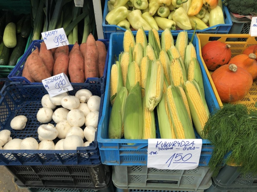 Oto ceny warzyw i owoców oraz grzybów  z BAZAR KOMANDOR,...