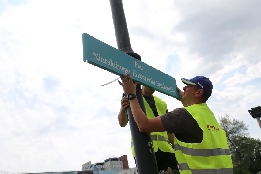 Nie ma już Placu Uniwersyteckiego. Jest Plac Niezależnego Zrzeszenia Studentów [FOTO]