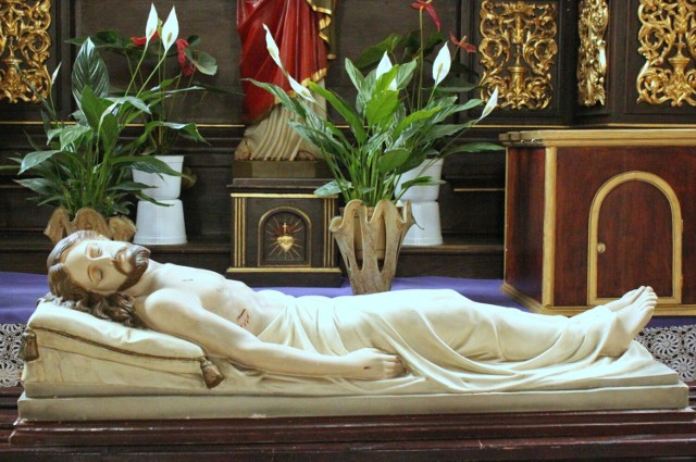 Zabytkowa figura Chrystusa w Grobie (z kościoła farnego w Łańcucie)