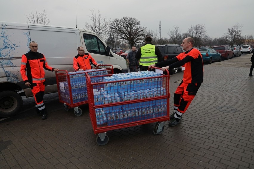 Miasto Legnica przekazało 1000 butelek wody mineralnej...