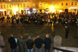 Setki krotoszynian wyszło na Rynek protestować przeciwko wojnie na Ukrainie [ZDJĘCIA + FILM]