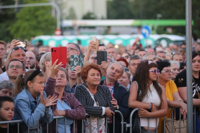 Zobacz kolejne zdjęcia. Przesuwaj zdjęcia w prawo - naciśnij strzałkę lub przycisk NASTĘPNE