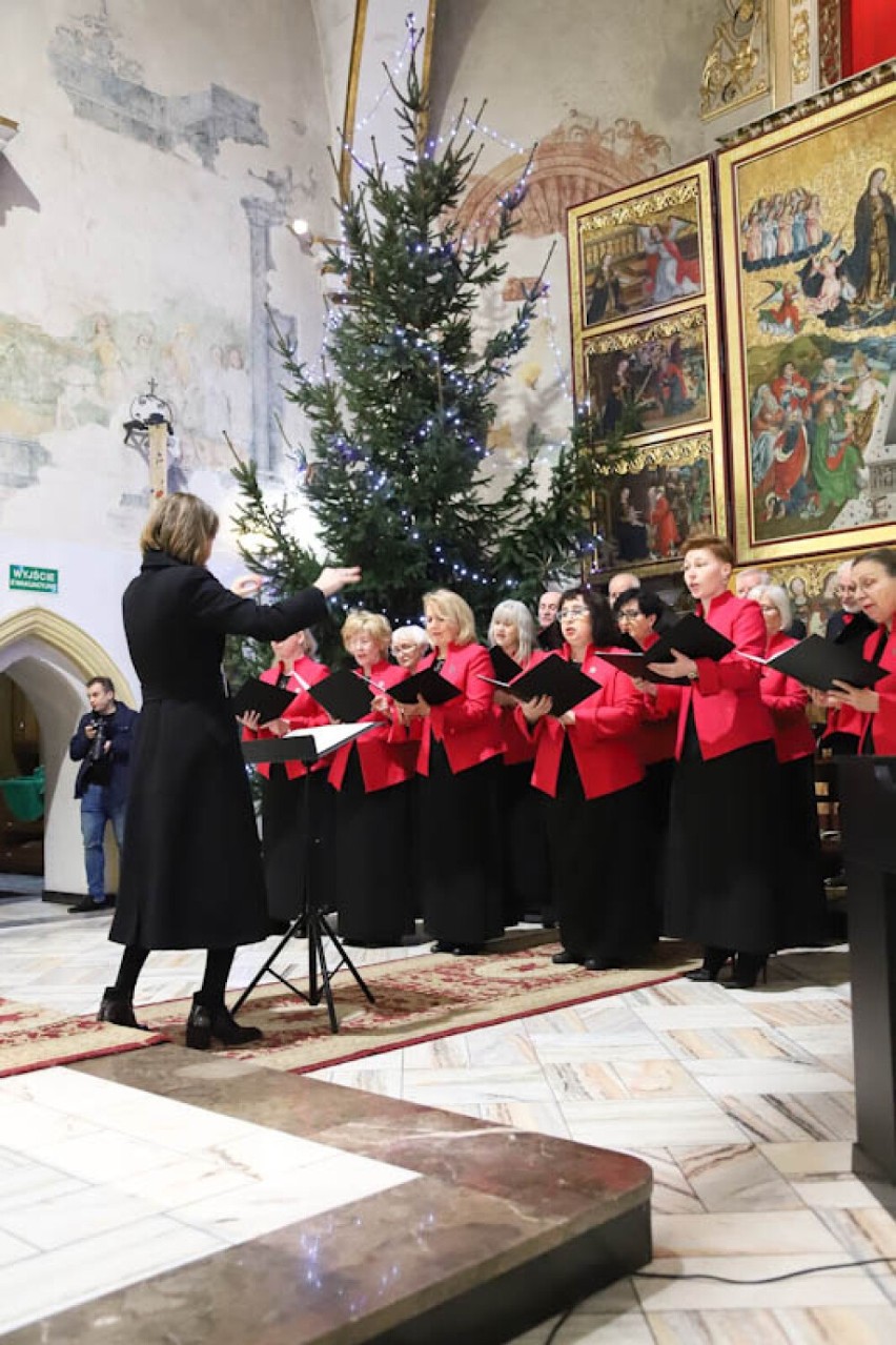 Koncert jakiego u Mikołaja nie było! Wystąpiło sześć chórów....