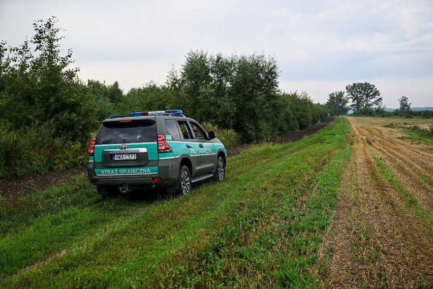 Kontrole i patrole przy granicy z Ukrainę w Sierakoścach w...