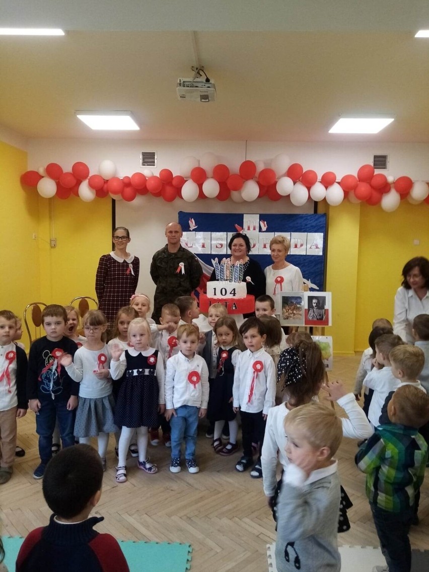 Obchody Narodowego Święta Niepodległości w Przedszkolu numer 5 w Kielcach. Wśród gości wicewojewoda i żołnierz