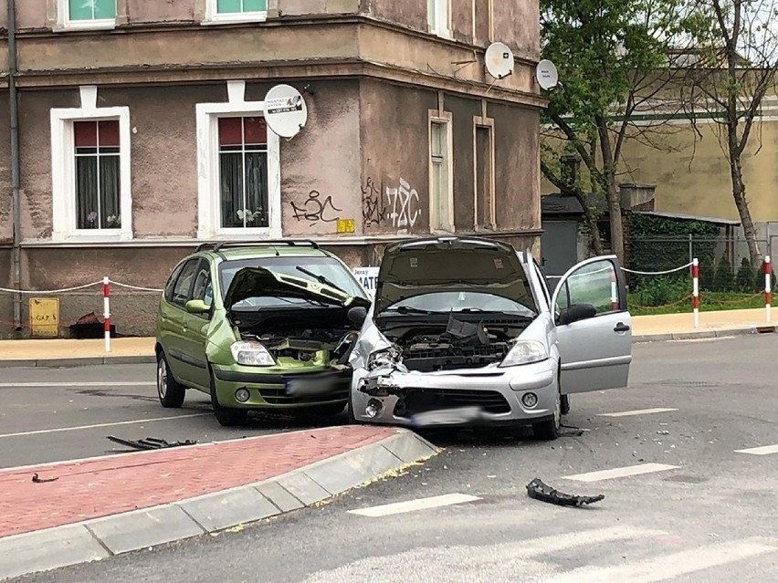 Zderzenie samochodów na skrzyżowaniu w Zielonej Górze [ZDJĘCIA]