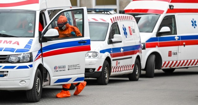 Grzegorz Maludziński, sanitariusz i kierowca karetki z pogotowia w Szubinie, zmarł na Covid-19.