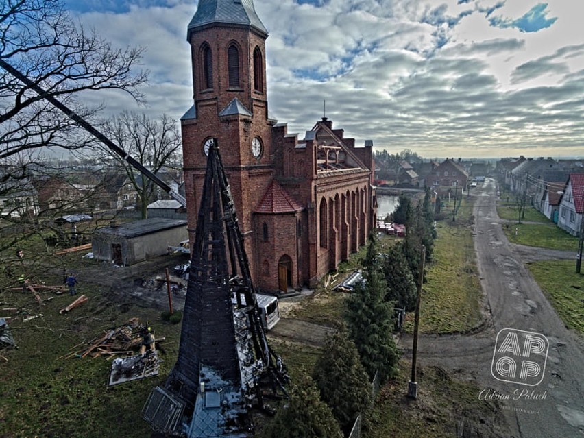 Odbudowa spalonego kościoła w Lutolu Suchym