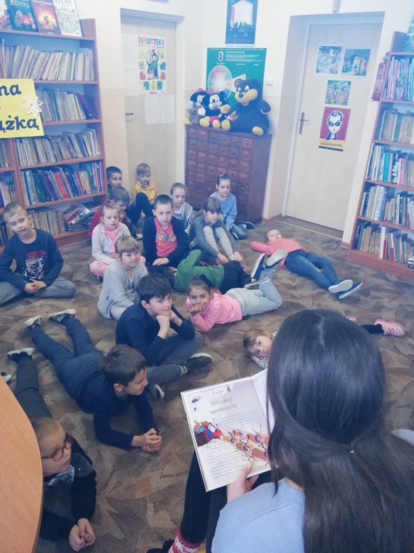 "Zima z książką" w Szkole Podstawowej w Rudzie[FOTO]