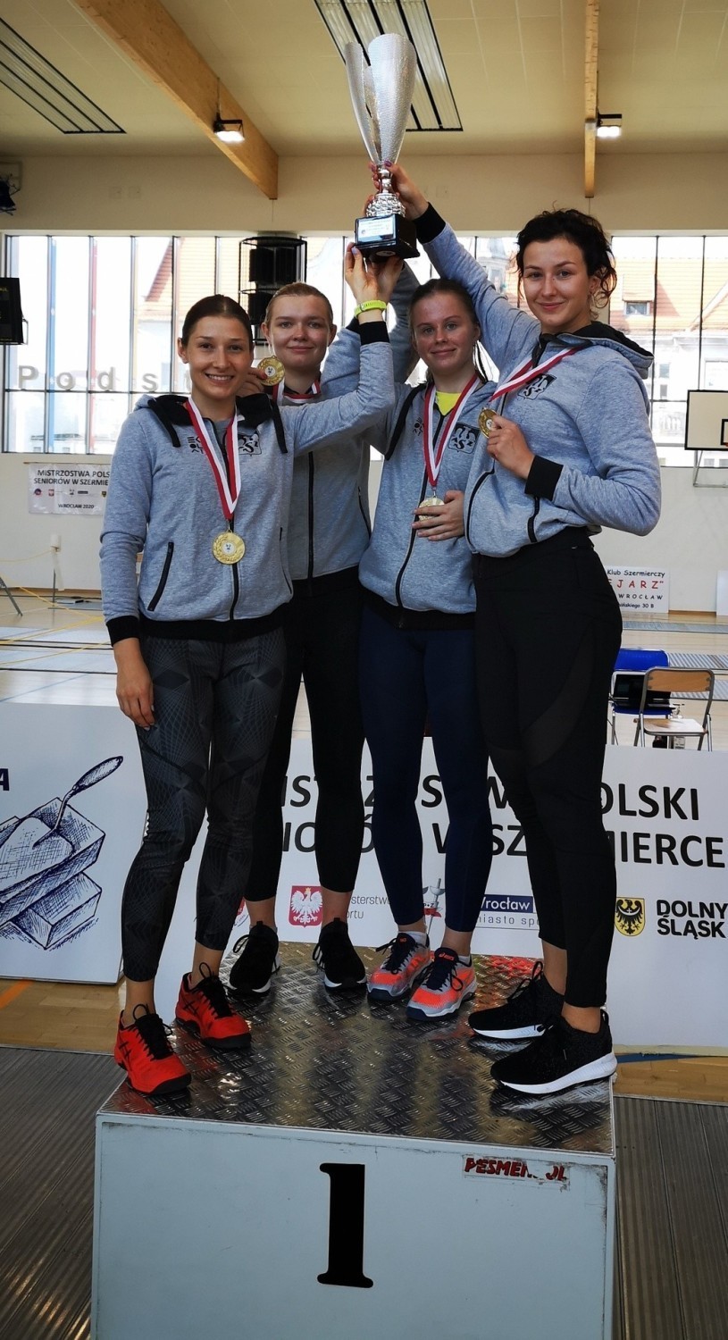 Dwa złote medale szpadzistek AZS AWF Kraków w szermierczych mistrzostwach Polski we Wrocławiu
